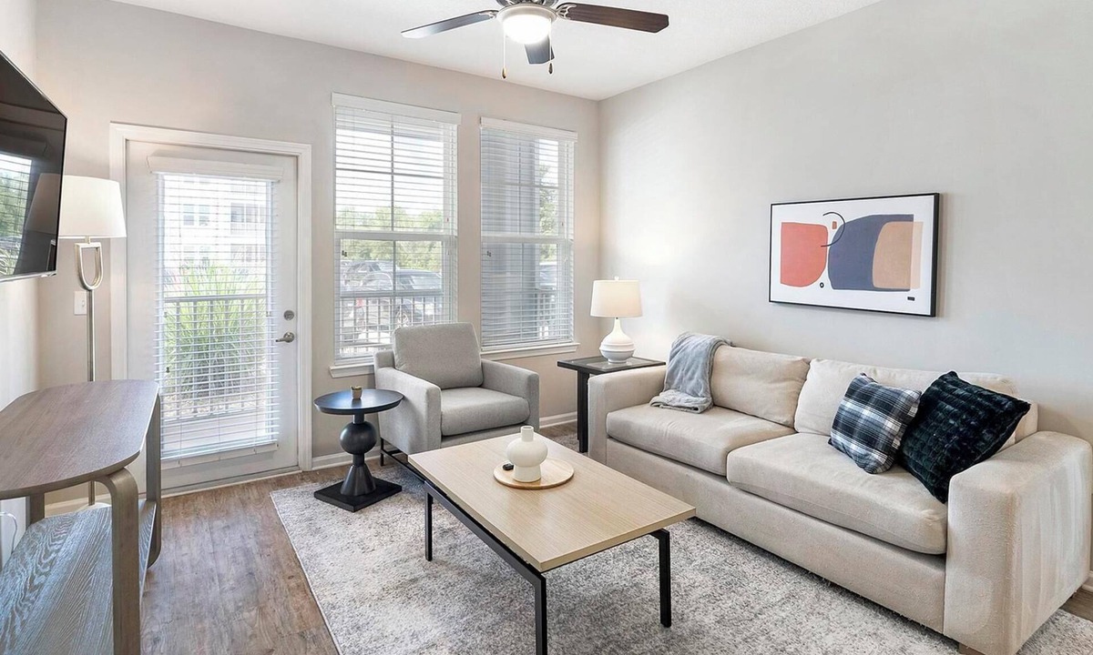 Land O' Lakes Apartment | Landing | Stunning 2BD, Pool, Clubhouse
