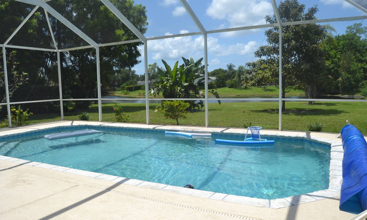 Central Naples House | Large 3 Brd Briarwood Lake-View Pool Villa NEWLY renovated Bathroom