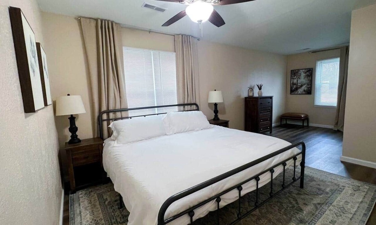 Paducah House | Large 3bed/2bath home w/firepit