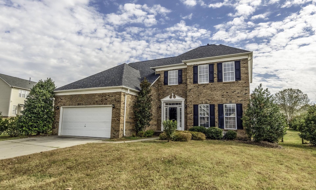Charlotte House | Large and Spacious Home with large backyard!*New* Near Nascar, TopGolf, Shopping