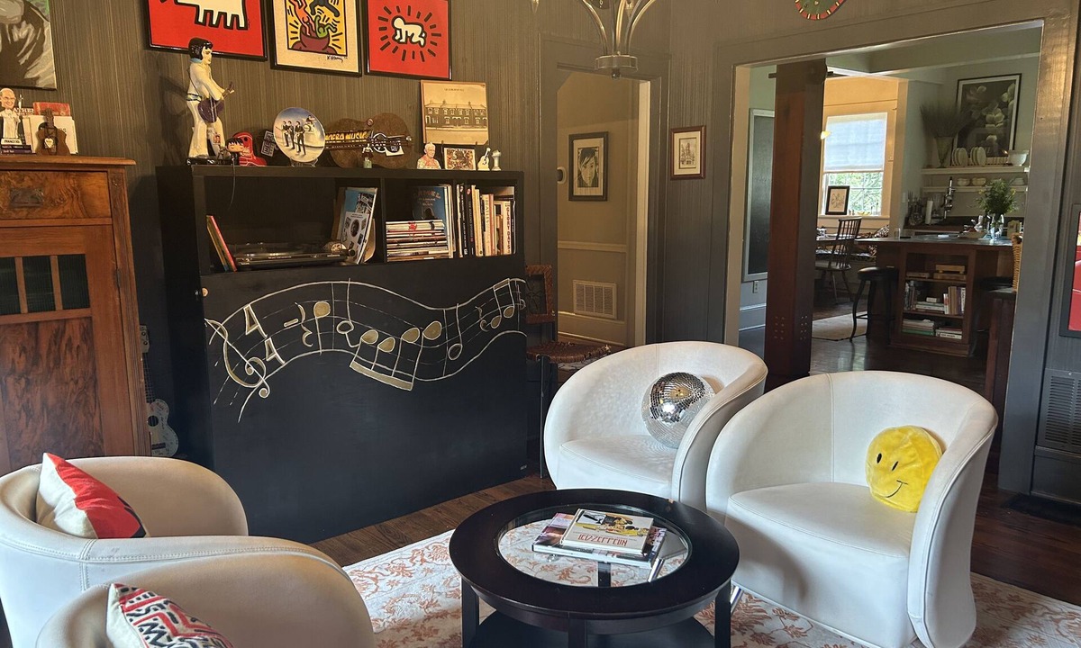Athens House | Large home 12 mins from Sanford Stadium/downtown, 8 mins to Botanical Gardens