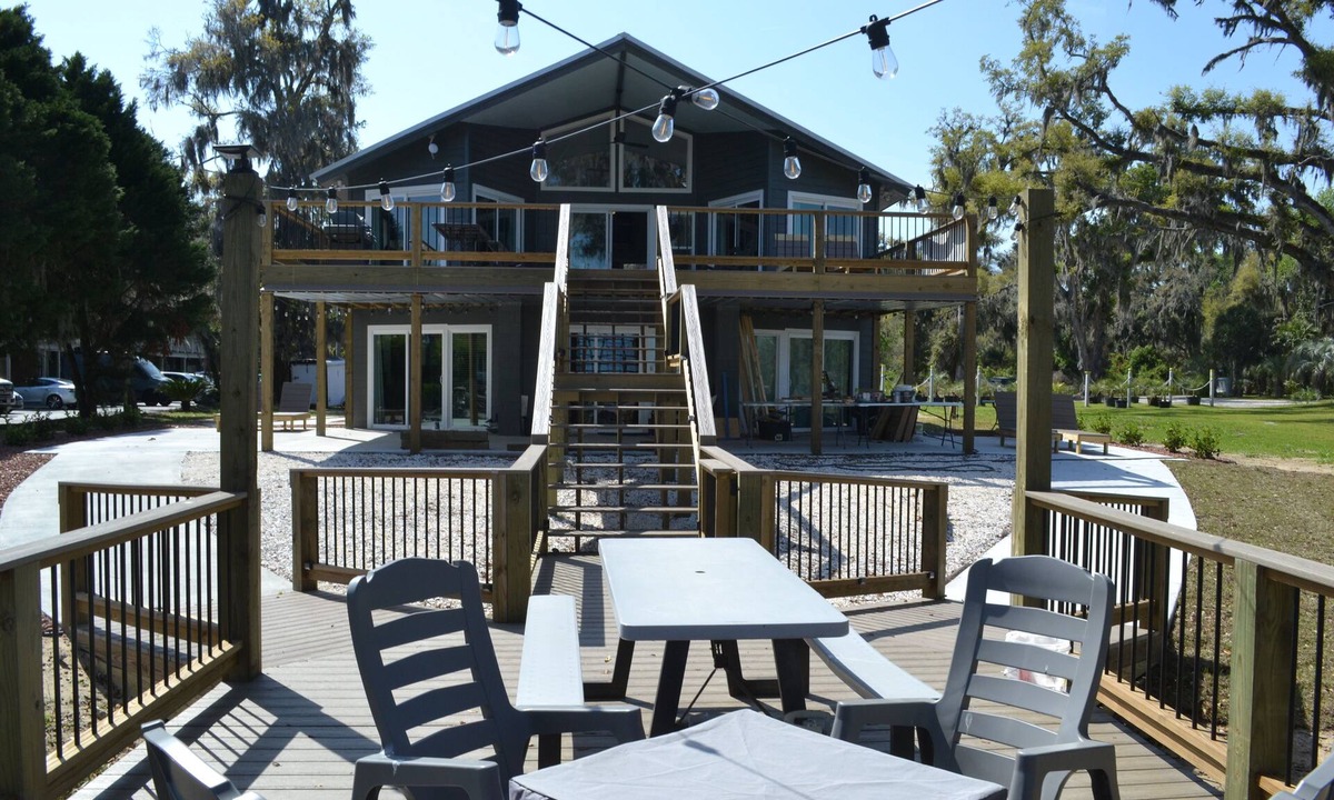 Sunbury House | Large home w/3 separate kitchens & living spaces