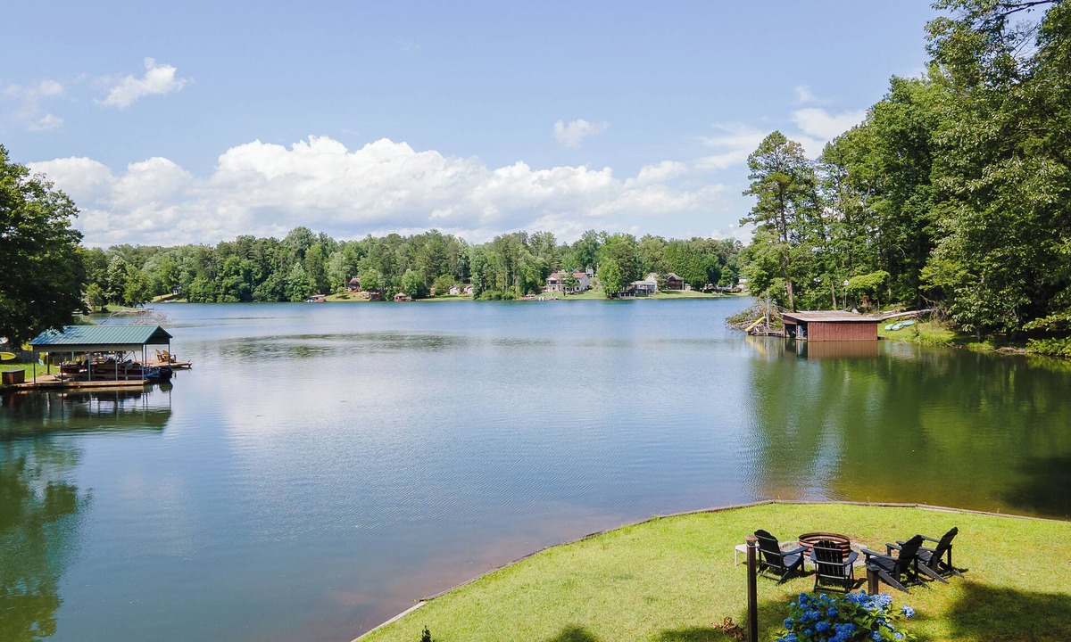 Oconee County Apartment | Large Lakefront 3BR with Private Dock, Screened Porch, Kayaks, Stocked Lake!