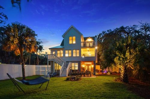 Savannah House | Large Peaceful Home Hot Tub Dock Near Beach