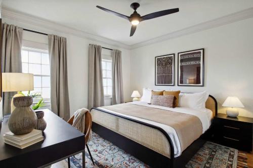Old West Broad Neighborhood House | Large Townhome Combo Forsyth Park