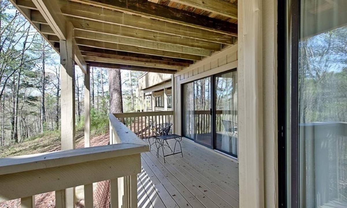 Salem House | Large townhome that sleeps 12 in a gated golfcourse community with lake access