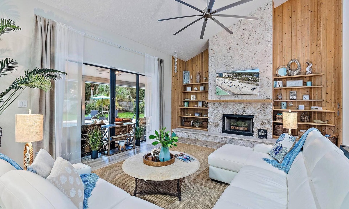 Hobe Sound House | Latitude Adjustment- 4BR Pool + Firepit