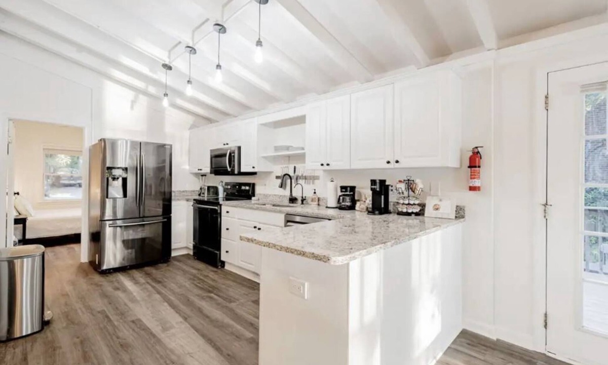 Chapin House | Lazy Creek Cove Cottage w EV Plug!