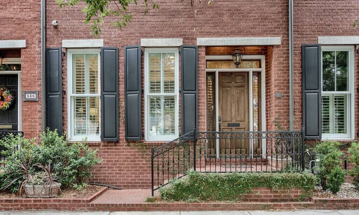 Historic District - North House | Liberty Street Redbrick Town & Carriage House, Sleeps 8, Private Parking