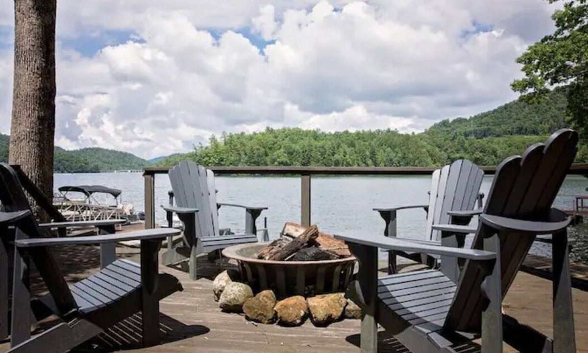 Santeetlah House | Light-filled custom Lake Front Home!Kayaks & SUP included.Great Summer Dates!
