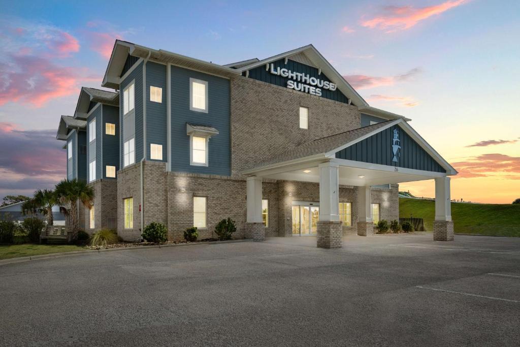 Emerald Isle Hotel | Lighthouse Suites - Best Western Signature Collection