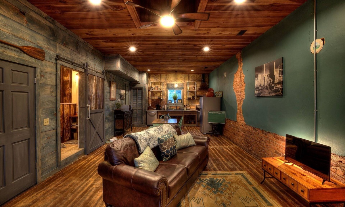 Walhalla Apartment | LOFTS OVER MAIN~ Chattooga Studio