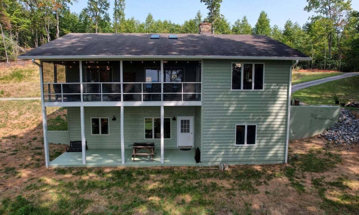 Hayesville House | Longview - Woodburning fireplace
