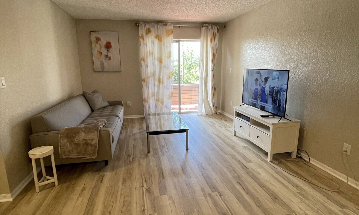 St. Petersburg Condo | Lovely 1 bed condo with pool, tennis, volleyballand racketball court