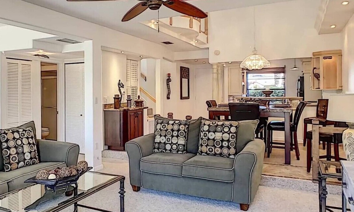 Isla del Sol House | Lovely 2 br 3 bath Isla Del Sol -Sleeps 6 lots of Amenities near St. Pete Beach!