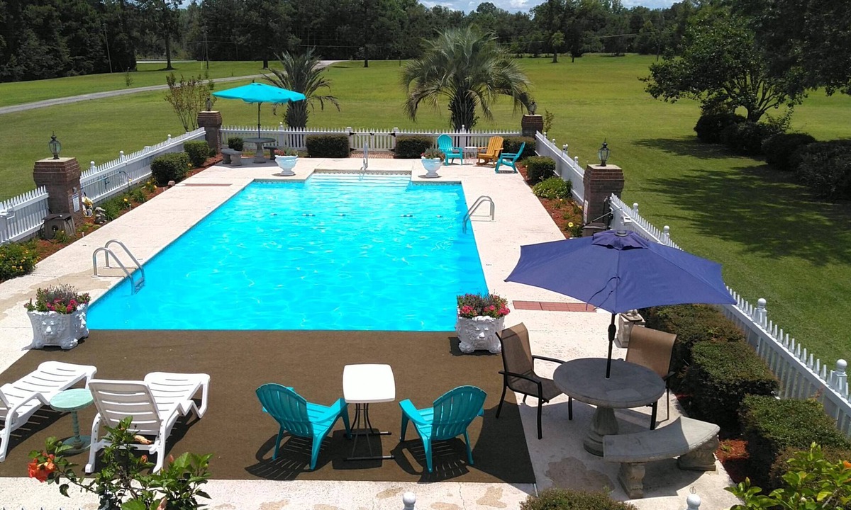 Waresboro Condo | Lovely 2nd Floor Private Guest Suite with King Sized Bed at RV Resort Clubhouse