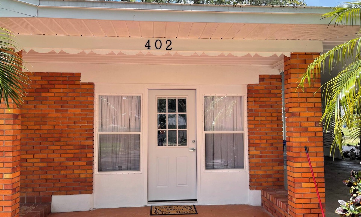 Valrico House | Lovely 3-bedroom house with huge fenced yard in charming Valrico