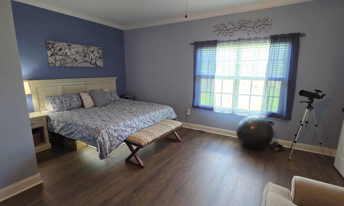 Hinesville House | Lovely 4 Bedroom with Hot Tub - sleeps 8