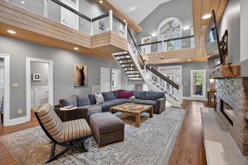 West Beach House | LOW374: 374 Low Oak Woods