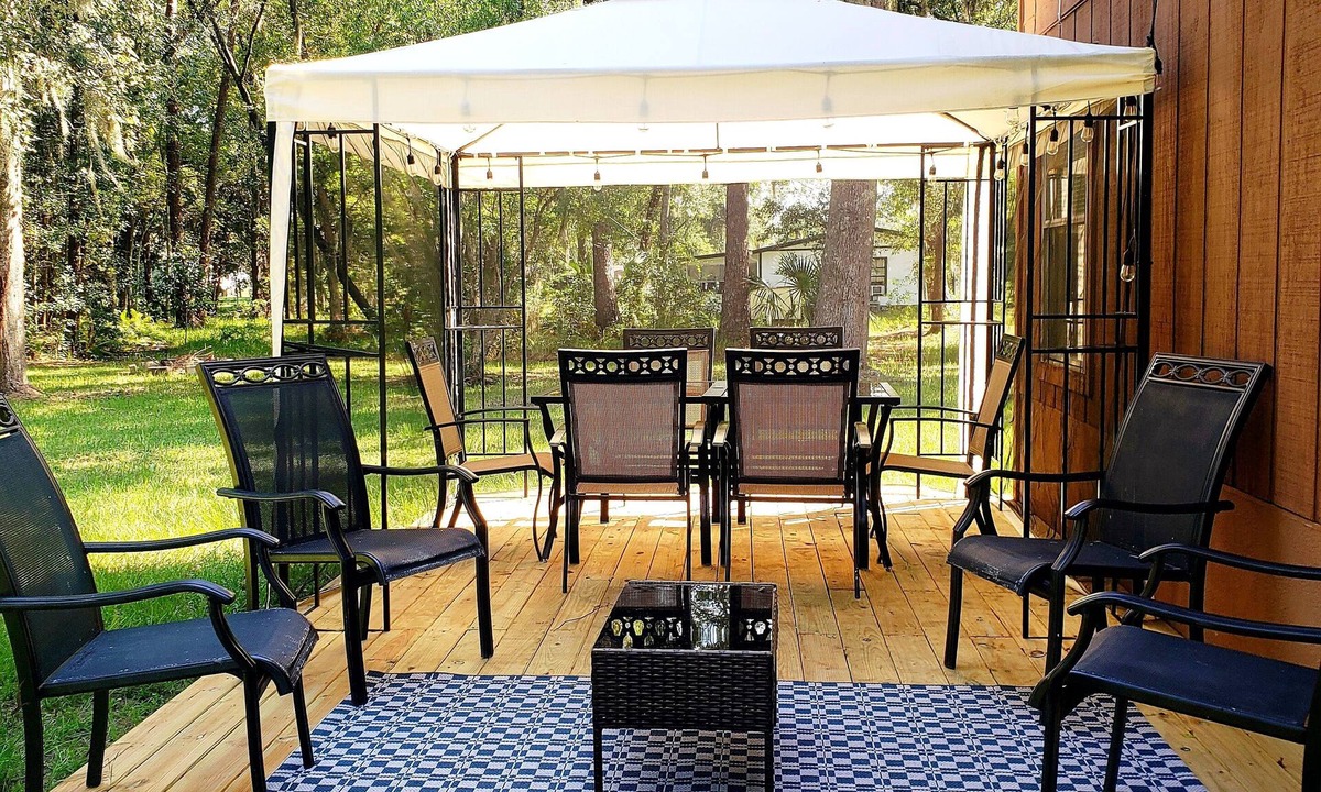 Jacksonville House | Lucky Lodge: Sleeps 8! 3Bd/2Bth Home Away from Home
