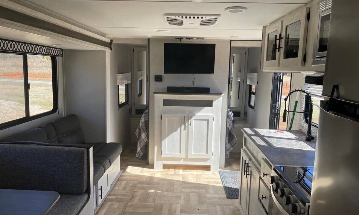 Anderson House | Luke Duke - Camper for Rent, Delivery Available