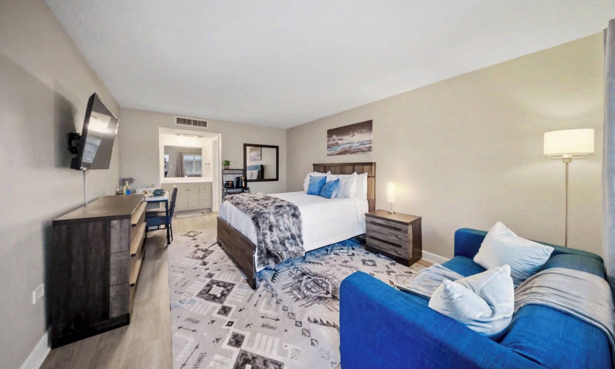 Sheffield Park Hotel | Lux Mins To Atrium Health, Novant Hospital & Downtown/Airport