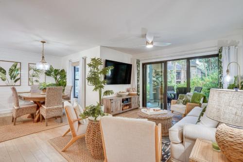 Seabrook Island Villa | Luxe Tropical Resort Escape - Beaches Nearby!