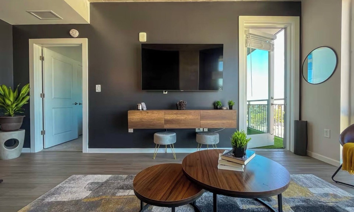 Callahan Apartment | Luxurious 1-bedroom apartment in Downtown Orlando with Pool and Gym access