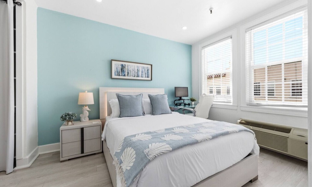 Palm Beach Apartment | Luxurious 2BR Retreat on Palm Beach Island