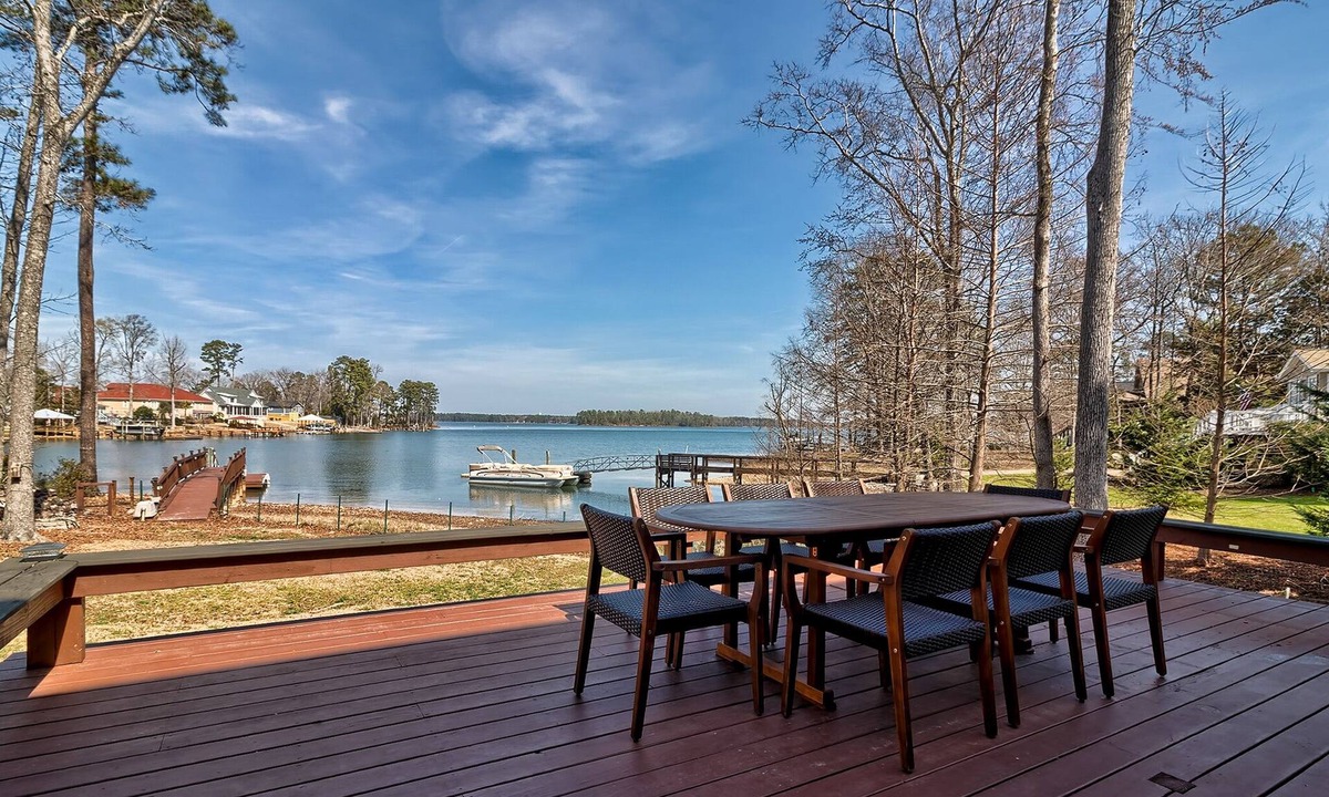 Chapin House | Luxurious and spacious 5-bedroom lake house in peaceful Lake Murray