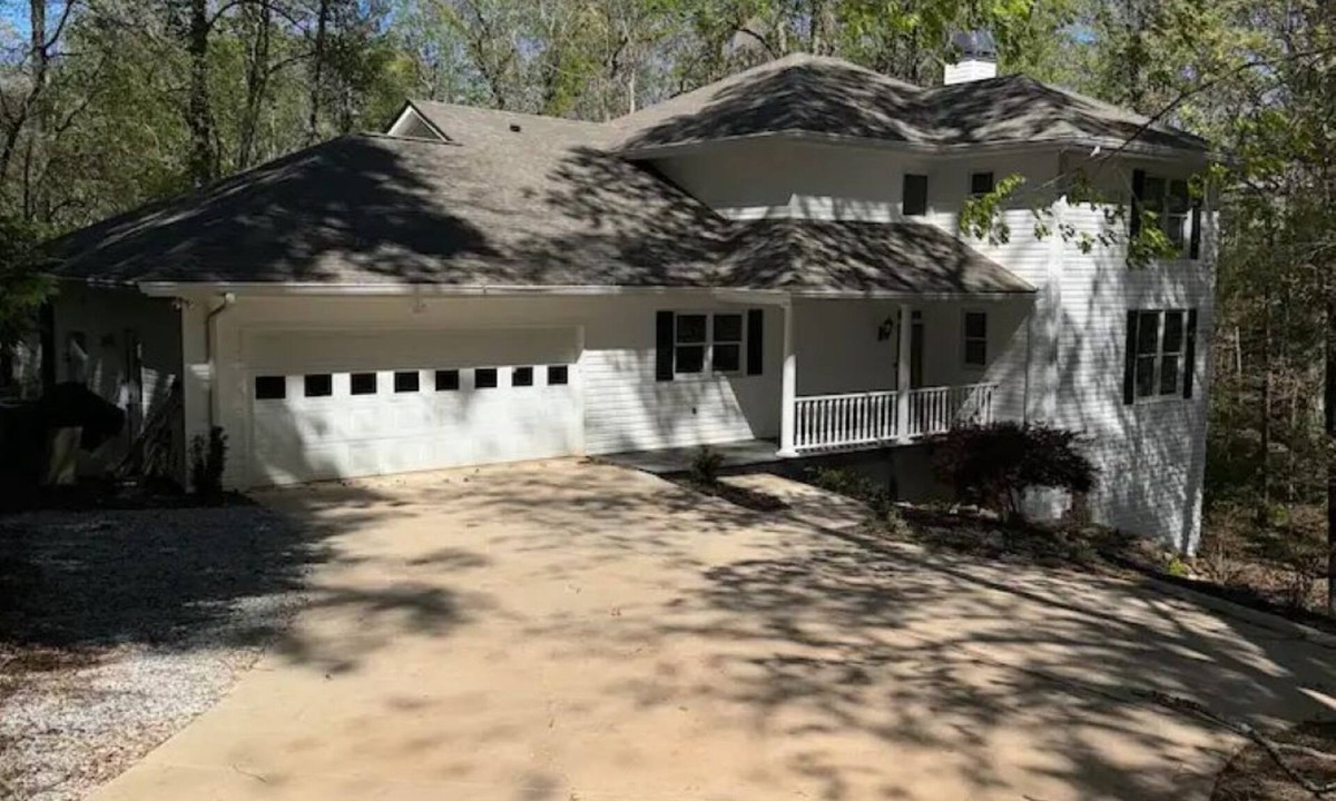 Gainesville House | Luxurious Lake House With Dock