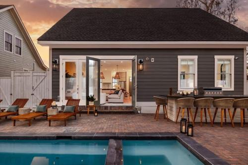 Thunderbolt House | Luxurious Savannah Retreat Private Pool & Spa