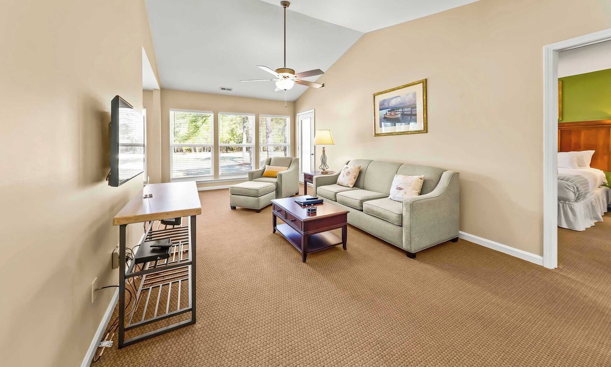 Fairfield Harbour Condo | Luxury Condo with Golf Course Views, Pools & Resort Access!