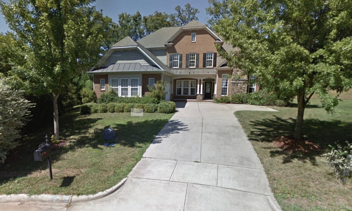 Cary House | Luxury Family Retreat w Fireplaces, Chef’s Kitchen