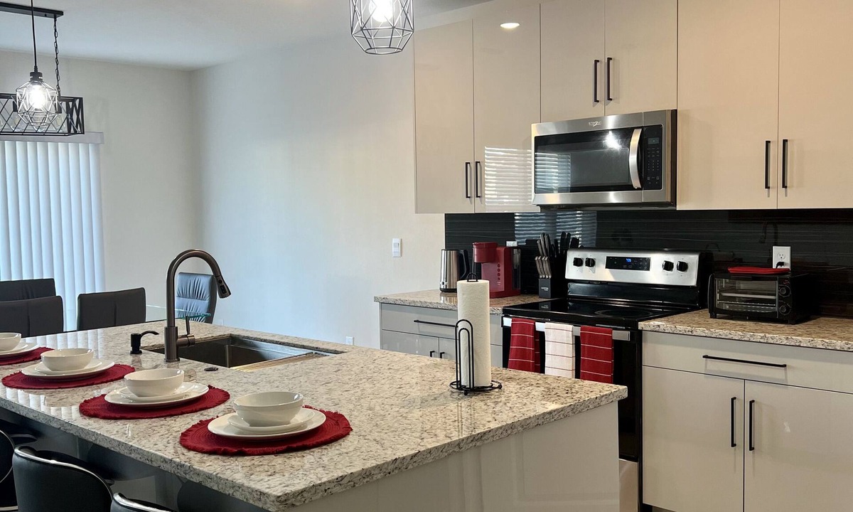 Winter Haven House | Luxury Getaway in Winter Haven (10 mins to LegoLand and Parks)