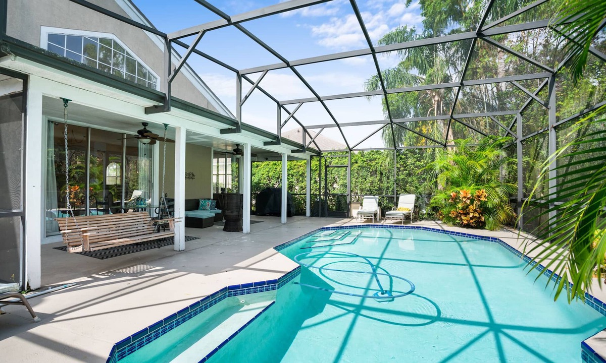 Metro West House | Luxury Home - Heated Pool - 3D Movie Room - Near Disney World & Universal Studio