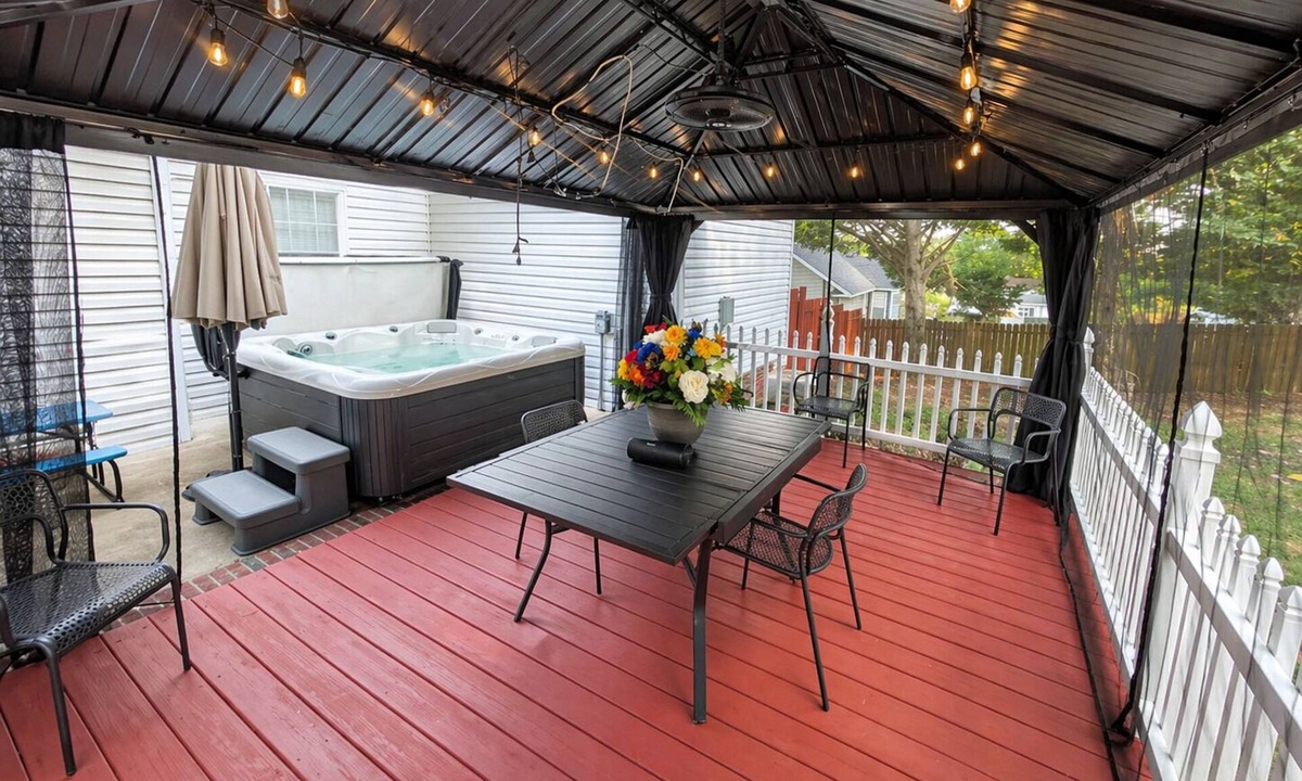 South View House | Luxury King Hot Tub Relaxation Amenities +