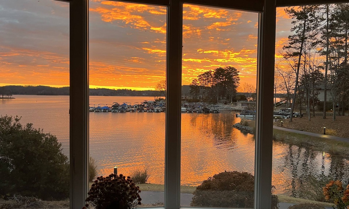 Salem Condo | Luxury Lakefront Condo with Stunning Views and Resort Amenities.