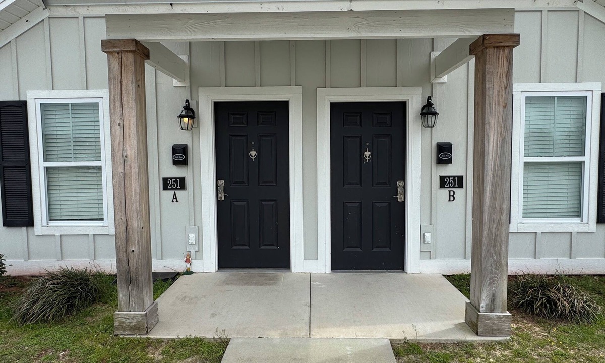 Elizabethtown Resort | Luxury Lodging, Lakefront View, King Bed w/Private Bath, Handicap Shower, Private Patio.