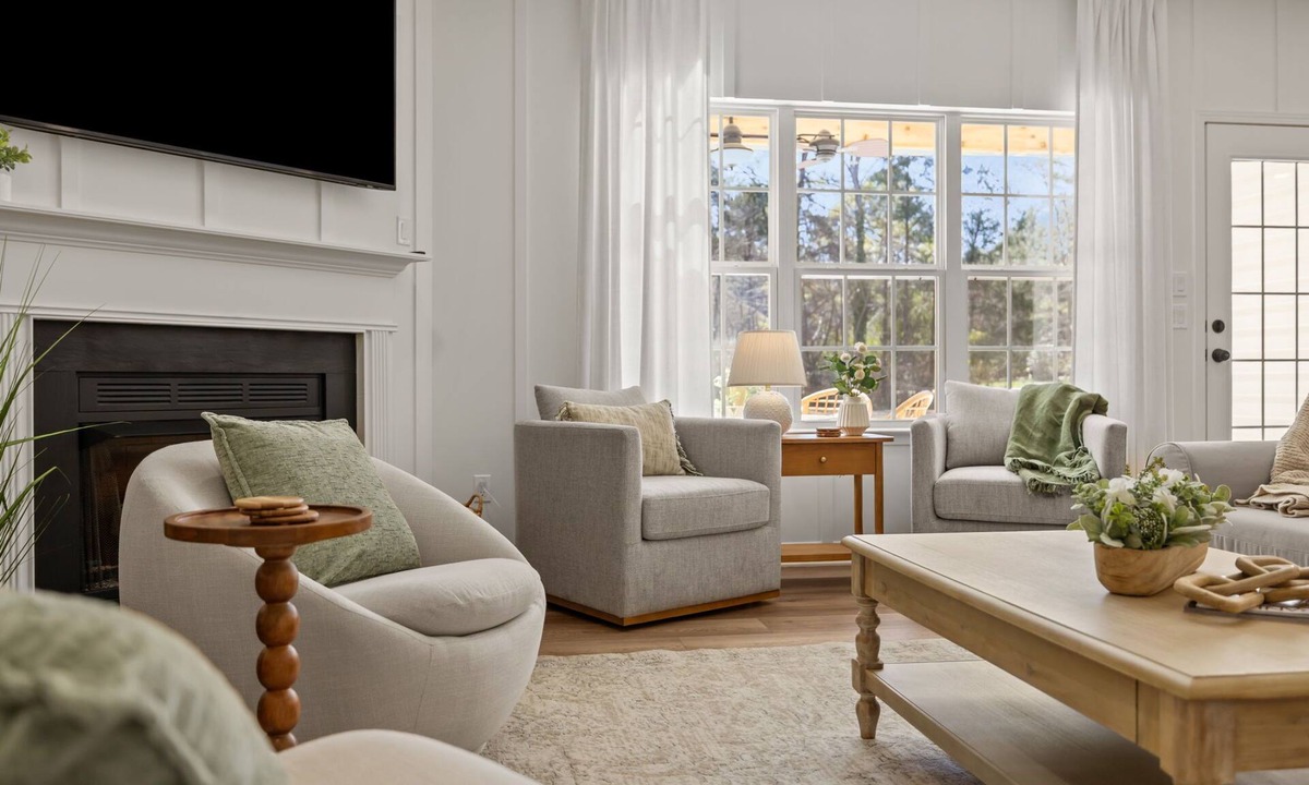 Mint Hill House | Luxury Retreat Perfect for Family Events, Sleeps 13 people.