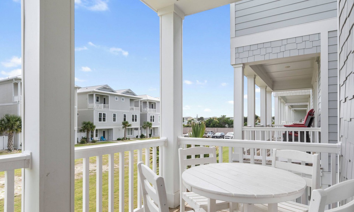 Emerald Isle House | Luxury Townhome in Emerald Isle, NC with elevator and walking distance to beach. Three story spacious townhome.