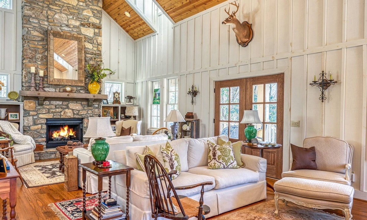 Highlands Cabin | Magazine Worthy. Two Blocks From Main Street.| Sweetwood Cottage