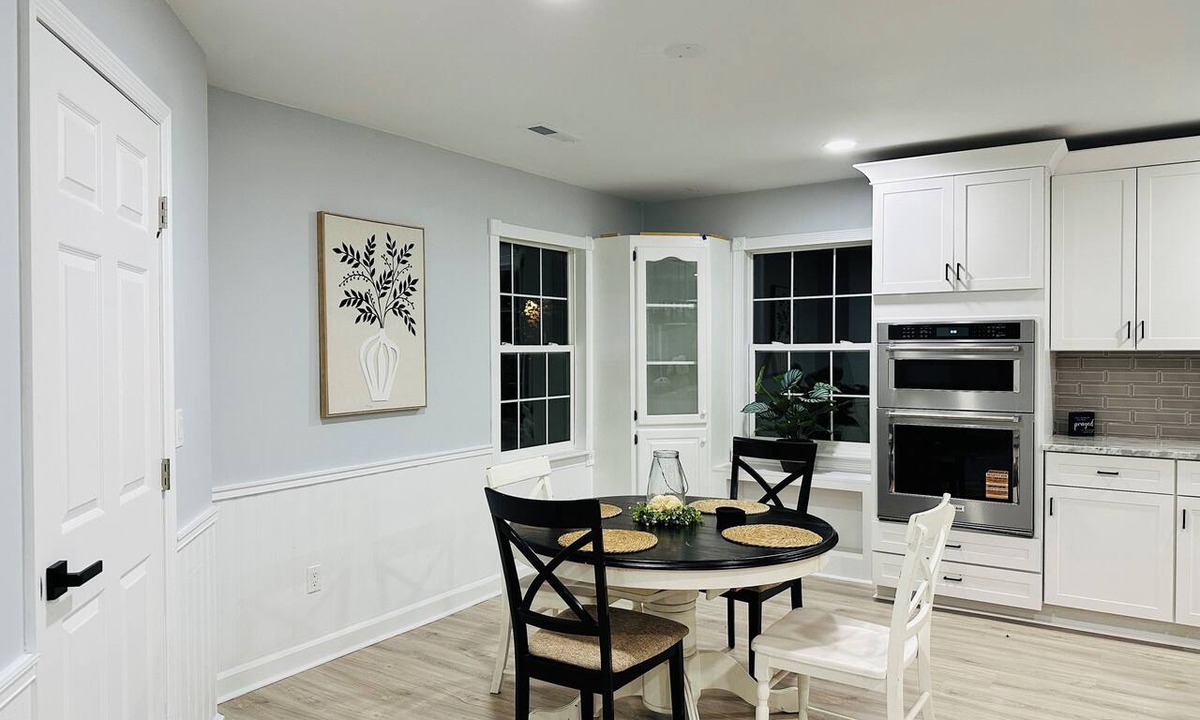Conway House | Magnolias & Moonlight - 7 min from Downtown Conway
