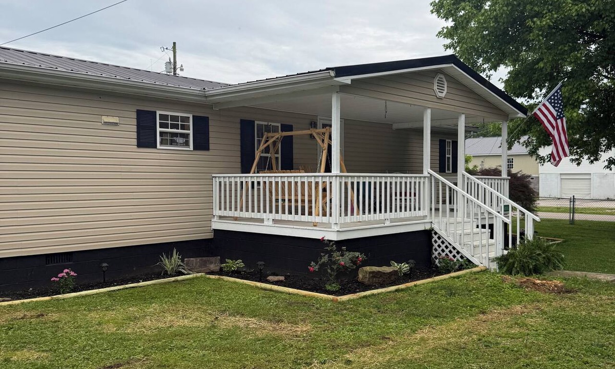 Oneida House | Making memories at O-town Oasis! This unique, family-friendly home is perfect!