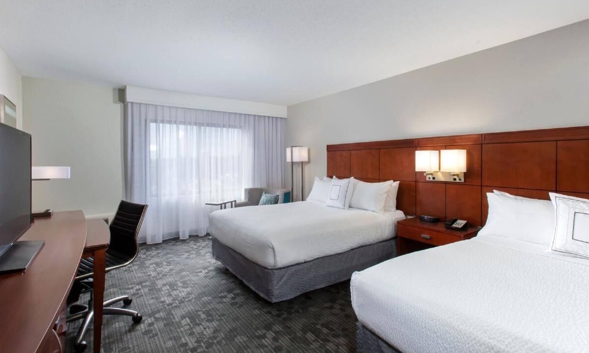 North Myrtle Beach Hotel | Making The Best Memories Along The Way! Indoor Pool, Pets Are Welcome!