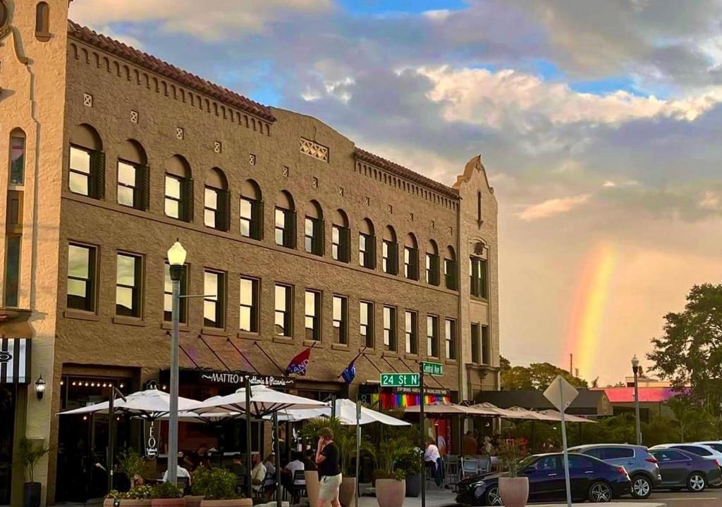 Kenwood Hotel | Mari Jean Hotel - All Adults Welcome