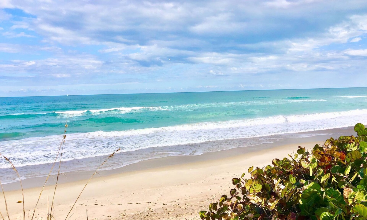 New Melbourne Beach Cottage | Melbourne Beach oceanfront paradise unit B Look for last minute special deals