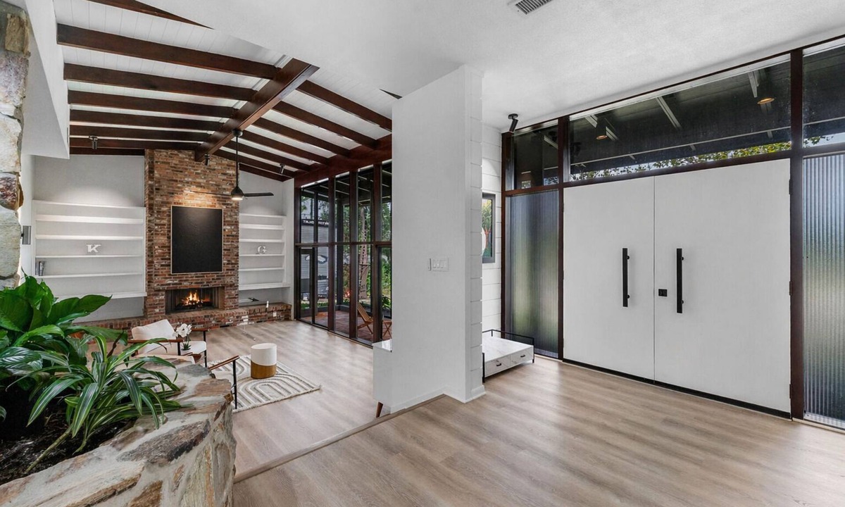 Altamonte Springs House | Mid Century Modern 3-bedroom house close to everything in Orlando Up to 7 Guests
