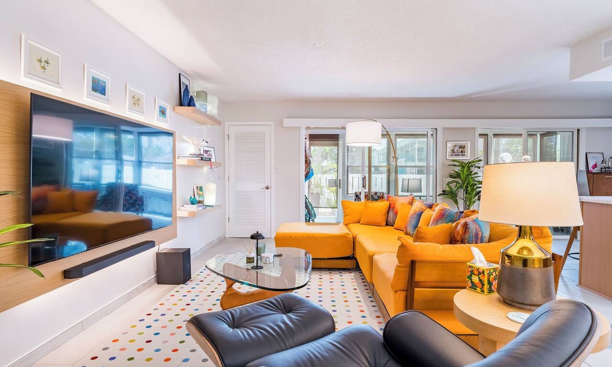 Bay Esplanade Condo | Mid-Century Modern Beach Escape with Coastal Charm
