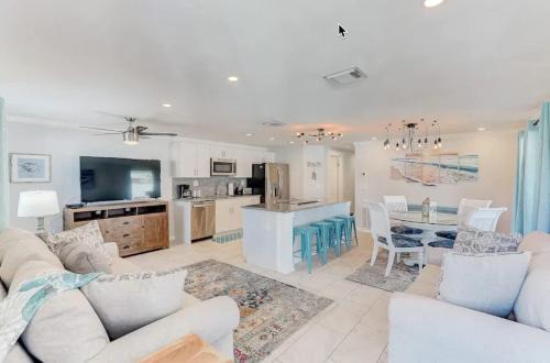 South Bradenton House | Min to IMG - Heated Pool w Slide - Games-Sleeps 5
